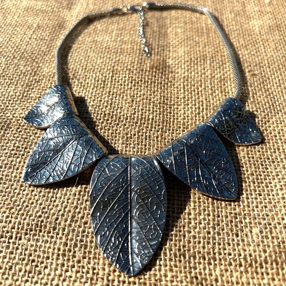 Large Leaf Silver Toned Necklace Pre-Loved - Picture 1 of 4
